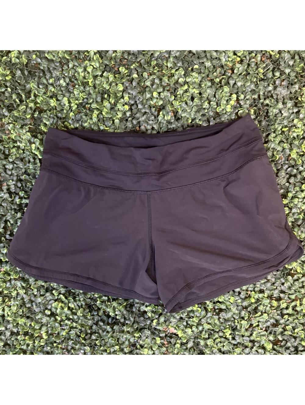 Lululemon black athletic running shorts 🖤 women’s size 6